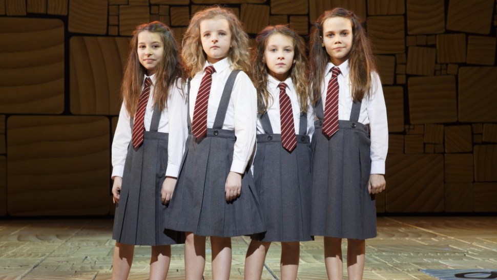 Bailey Ryon, Milly Shapiro, Sophia Gennusa and Oona Lawrence in <i></noscript>Matilda The Musical</i>“><figcaption><span class=