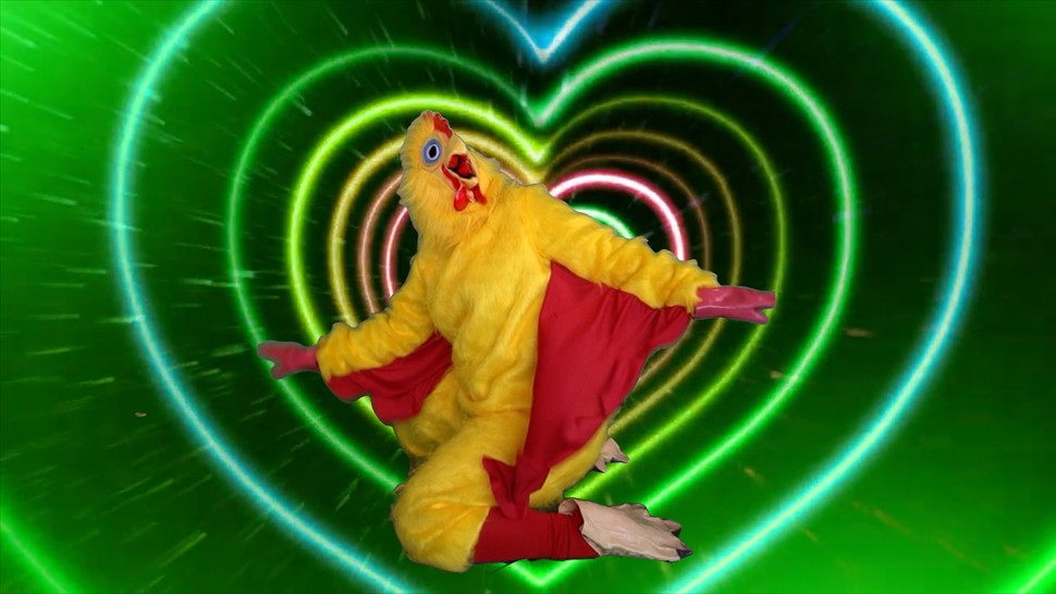 The Chicken in <i></noscript>Broadway&#39;s Masked Singer</i>“><figcaption> <span class=